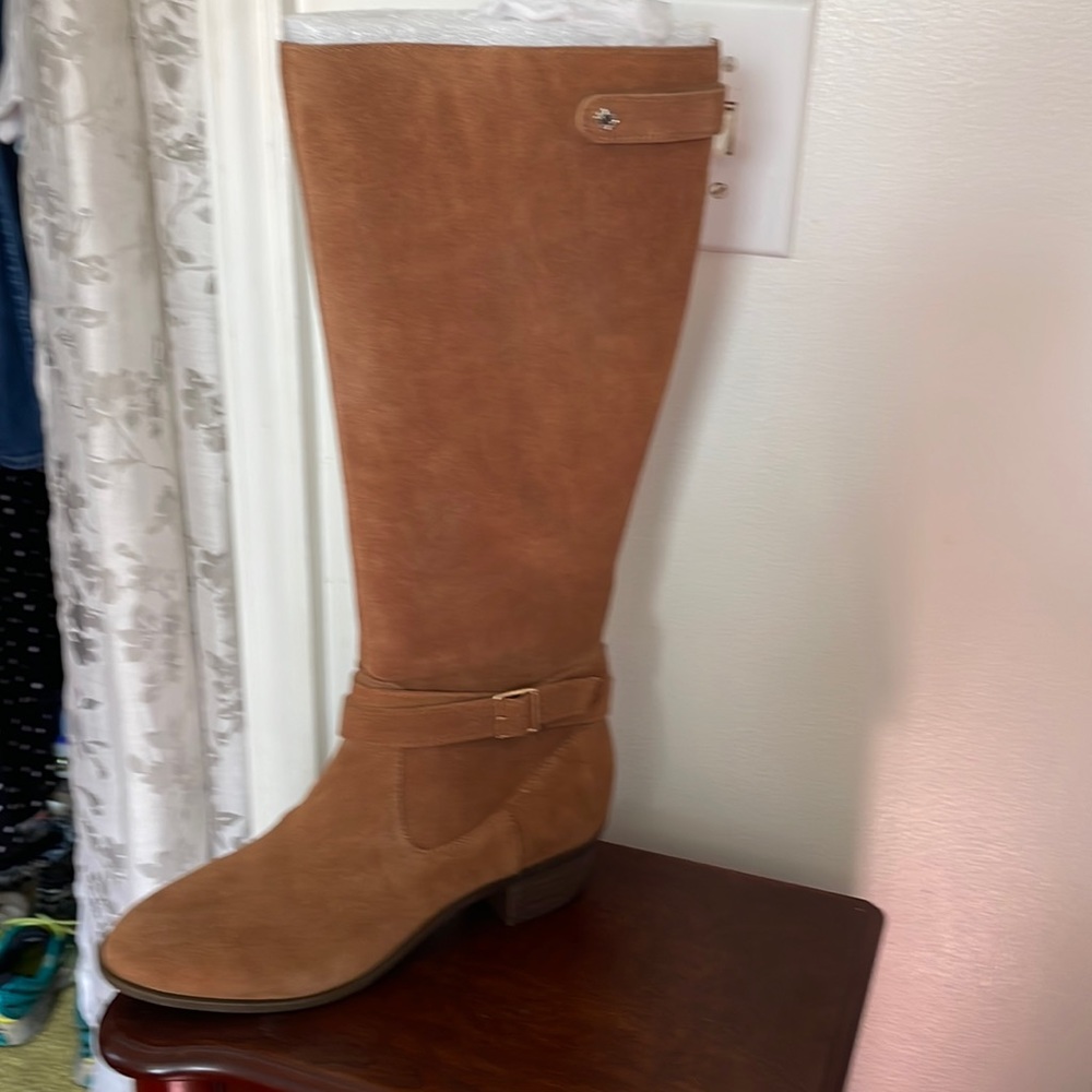 Suede boots